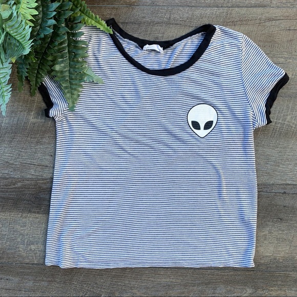 💙💙Peaches & Cream Black/White Striped Alien Top - Picture 1 of 9